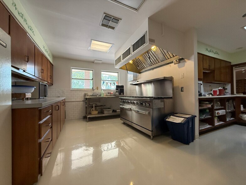 More Photos Of 908 Old Koenig Ln, Austin Religious Facility For Sale