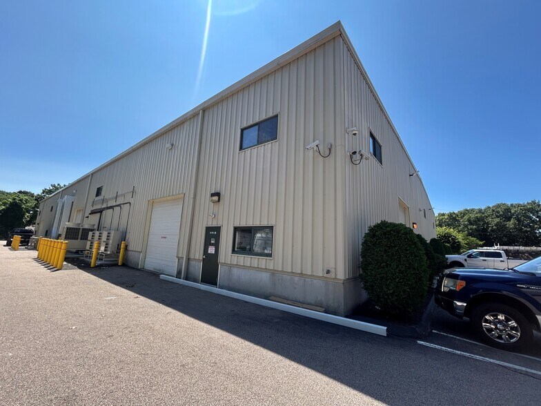 More Photos Of 69 Illinois Ave, Warwick Warehouse For Lease