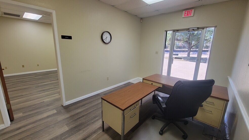 More Photos Of 1509 Baccarac Ct, Euless Flex For Lease