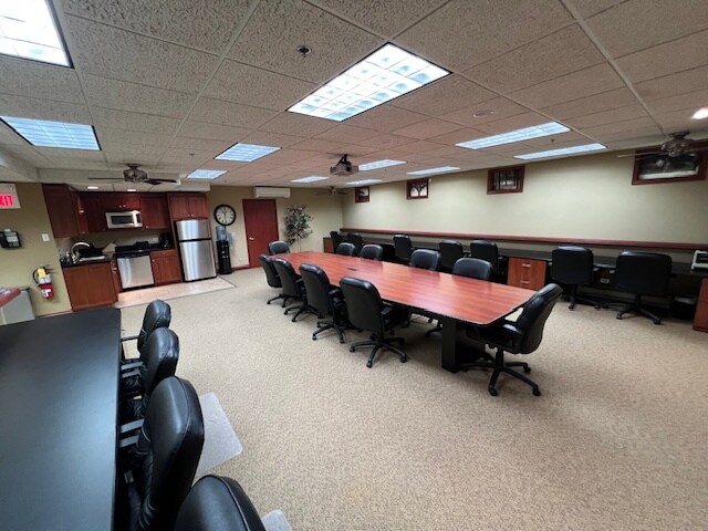 More Photos Of 707 Ridgeview Dr, McHenry Flex For Sale