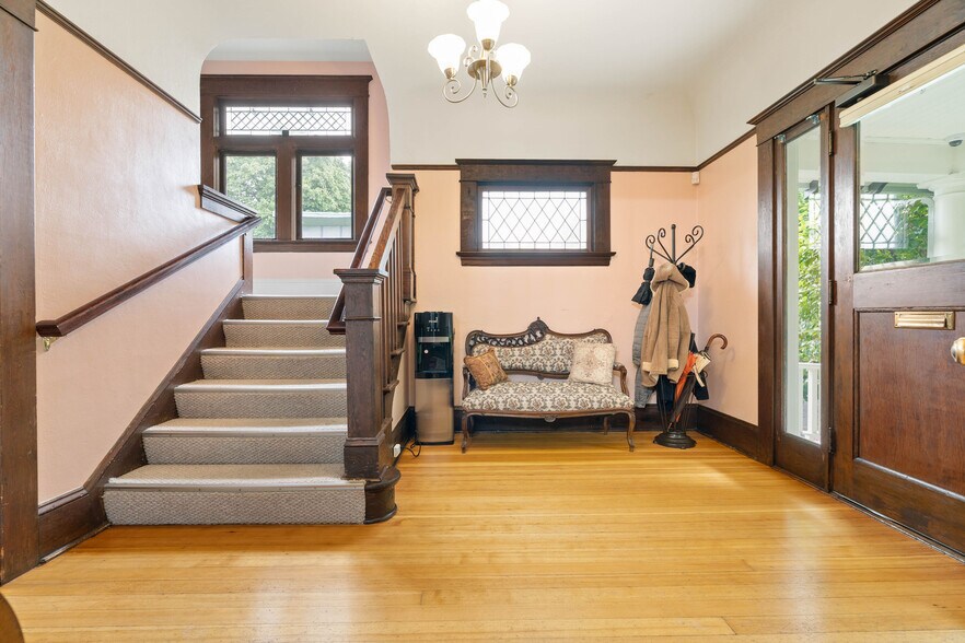 More Photos Of 3906 SW Kelly Ave, Portland Medical For Sale