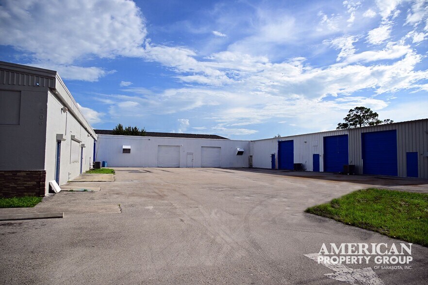 Primary Photo Of 204 Center Rd, Fort Myers Unknown For Lease