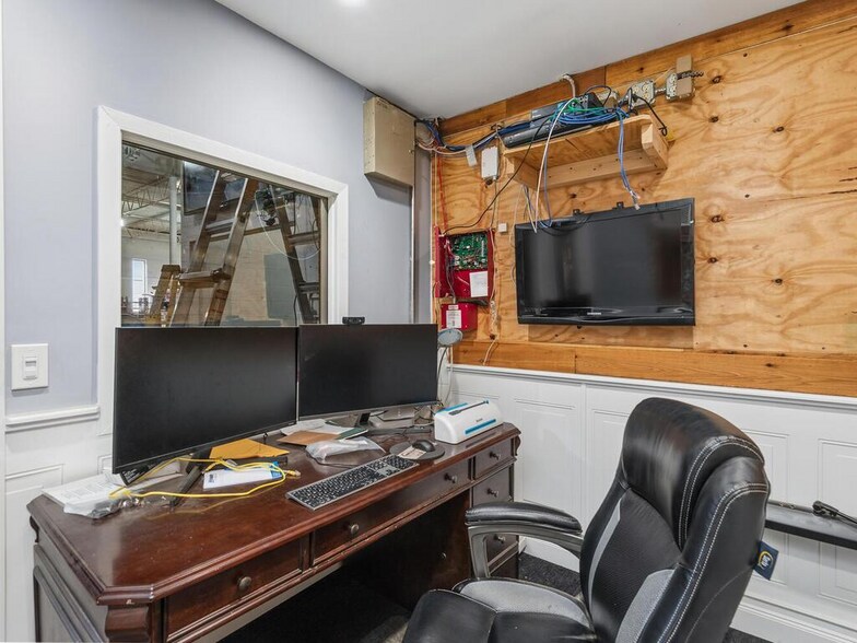 More Photos Of 1321 7th St S, Hopkins Manufacturing For Sale