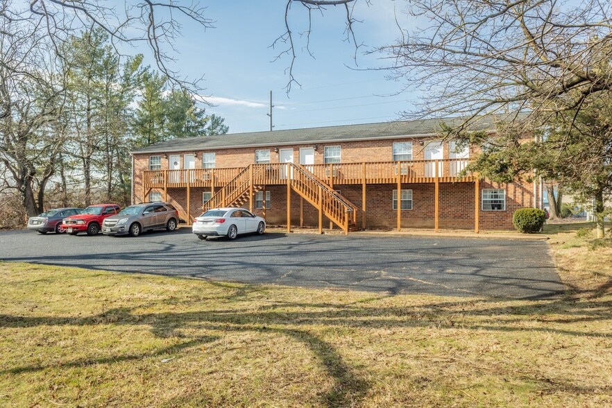 More Photos Of 990 Chicago Ave, Harrisonburg Apartments For Sale