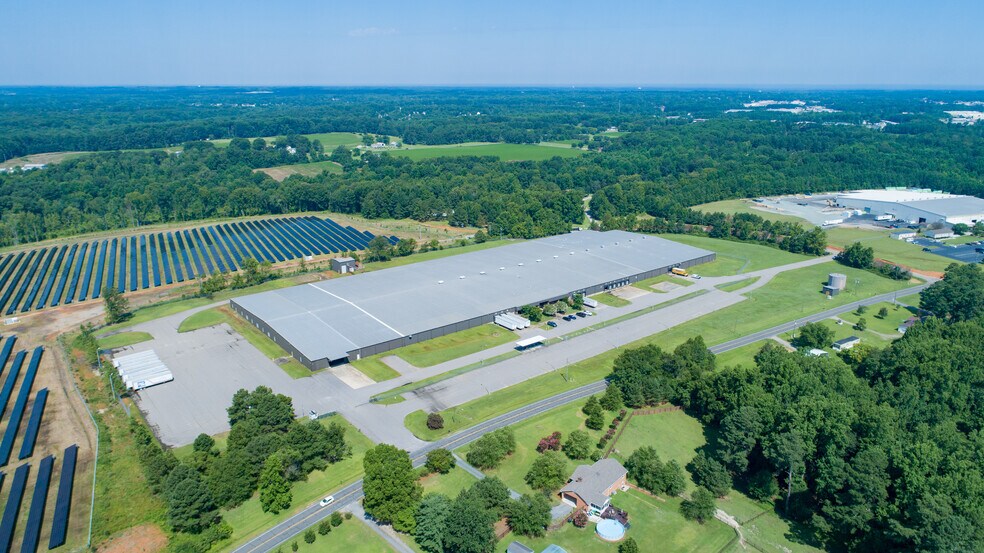 Primary Photo Of 546 Harvey Faulk Rd, Sanford Warehouse For Lease