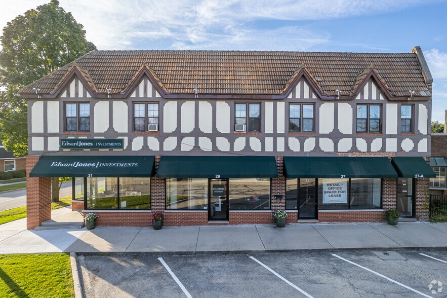 More Photos Of 27-31 E Park Ave, Villa Park Storefront Retail Residential For Lease