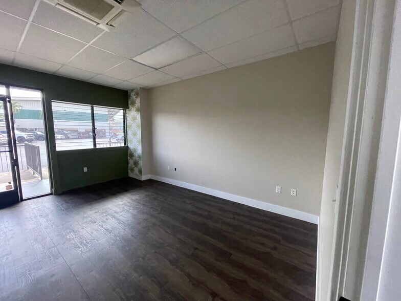 More Photos Of 74-5035 Queen Kaahumanu Hwy, Kailua Kona Storefront Retail Office For Lease