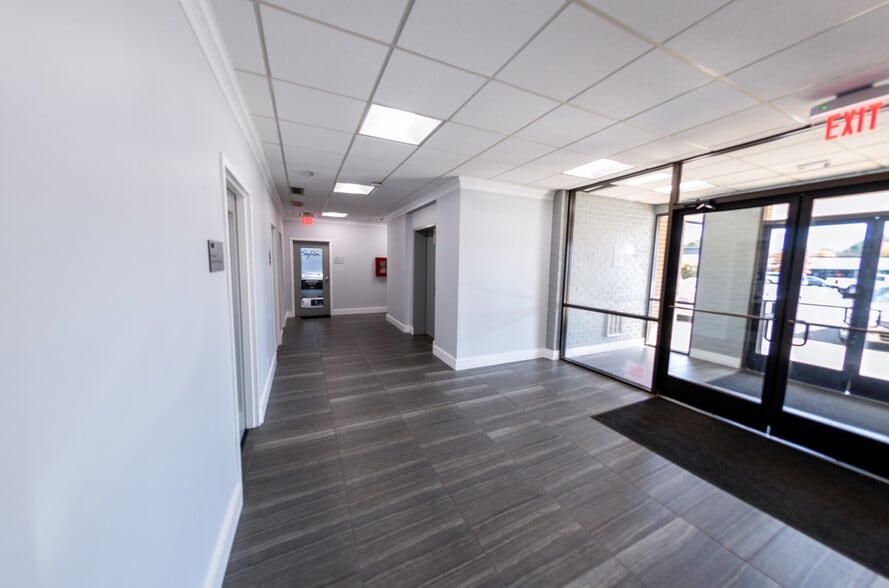 More Photos Of 2579 John Milton Dr, Herndon Office For Lease