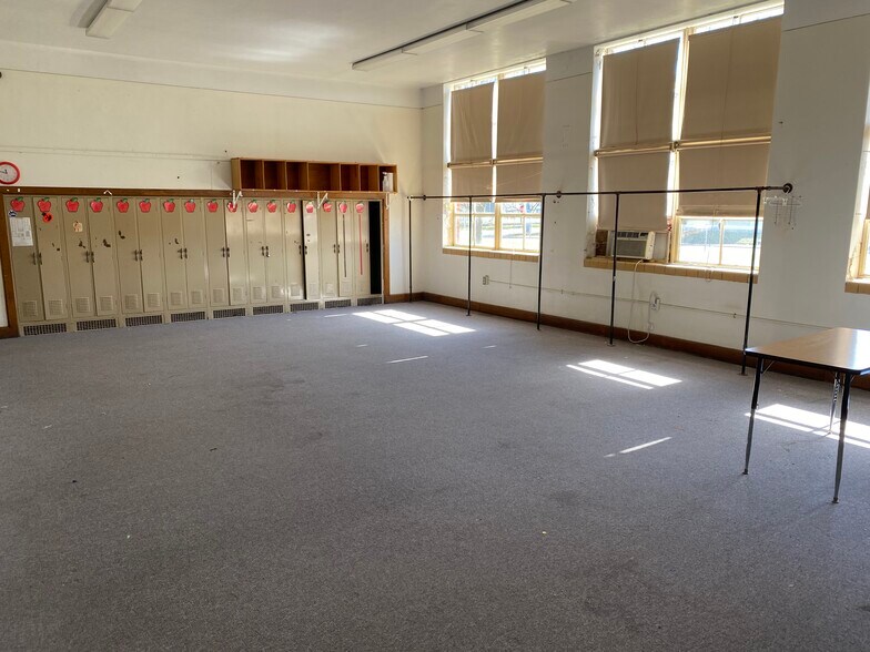 More Photos Of 719 S Fayette St, Washington Court House Flex For Sale