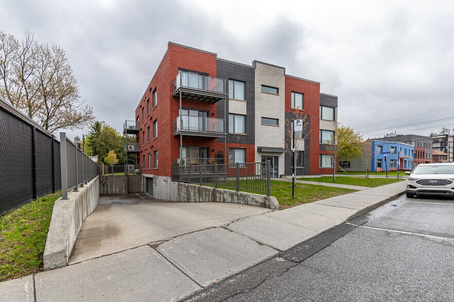 More Photos Of 1074 Ch Du Côteau-Rouge, Longueuil Apartments For Sale