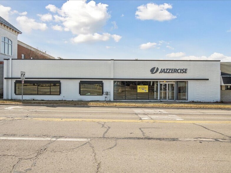 More Photos Of 1107 Crooks Rd, Royal Oak Storefront For Sale
