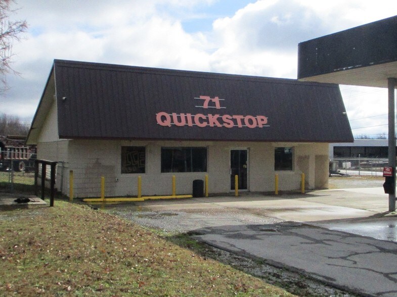 More Photos Of 681 N Main St, Waldron Service Station For Sale