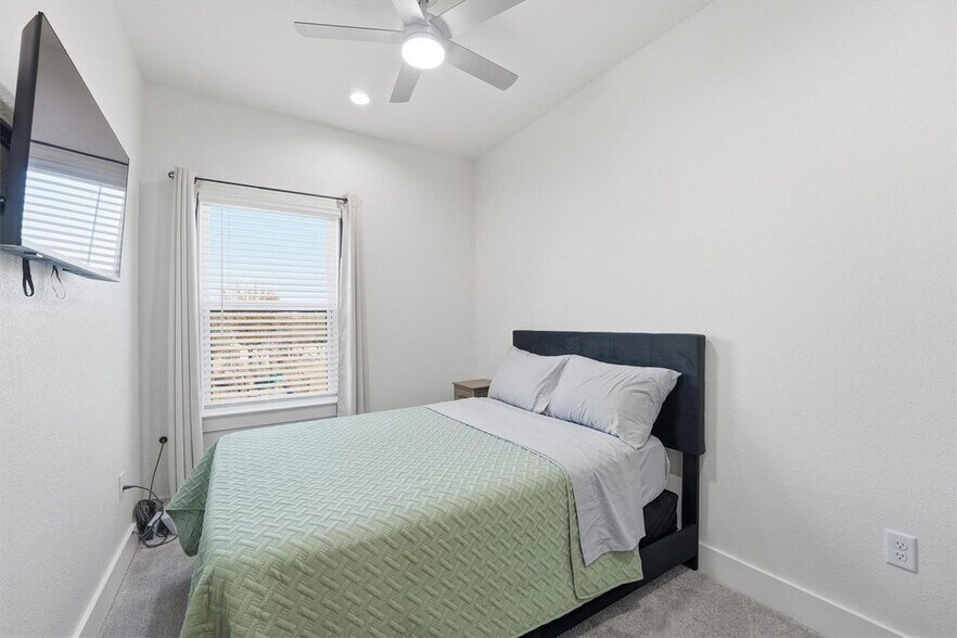 More Photos Of 7908 Brandon St, Houston Multifamily For Sale