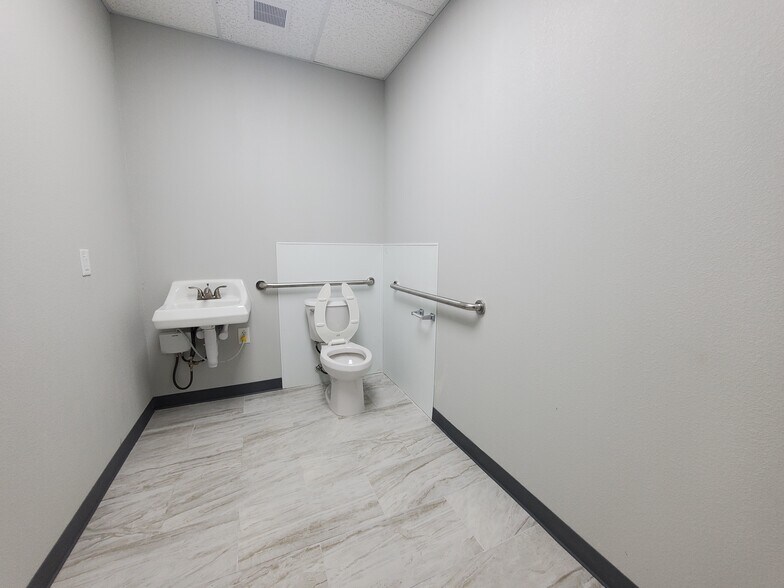 More Photos Of 1722 Cargill, Willis Flex For Sale