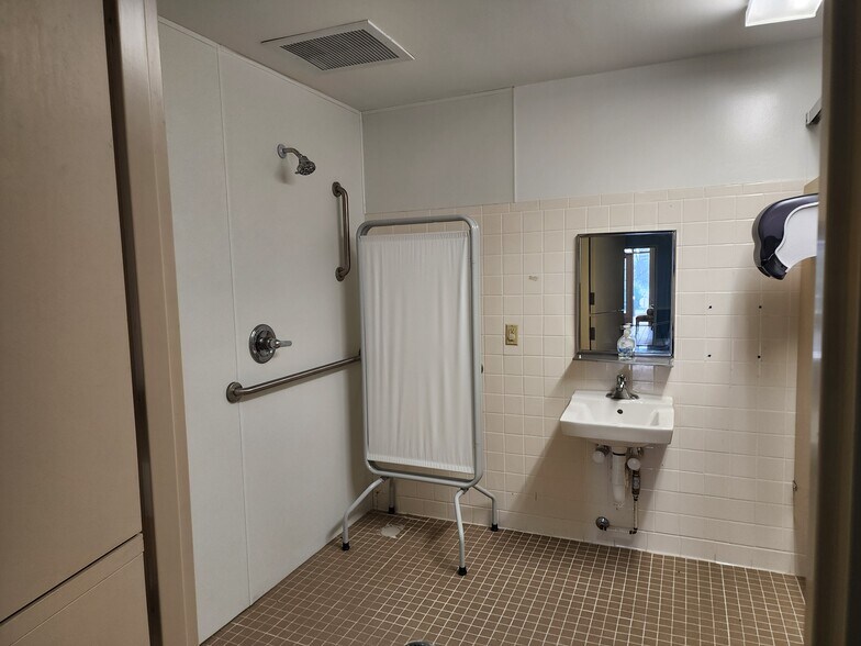 More Photos Of 57 Martin Luther King Dr, Reynolds Medical For Lease