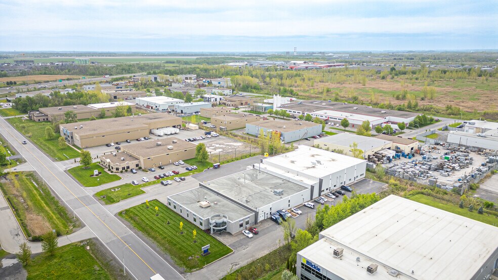 More Photos Of 275 Av Liberté, Candiac Warehouse For Lease