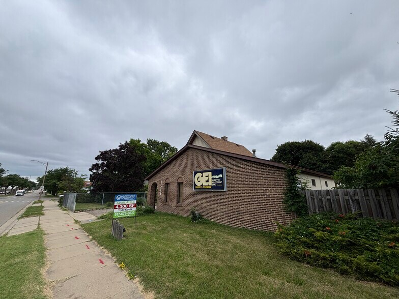 More Photos Of 1511 S Washington Ave, Lansing Office For Sale