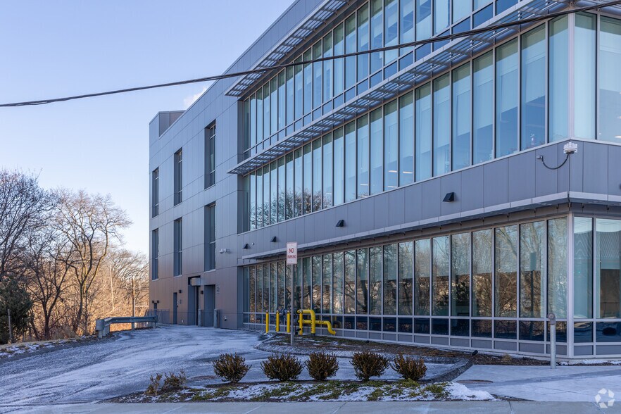 More Photos Of 23 Elm St, Watertown Office For Lease