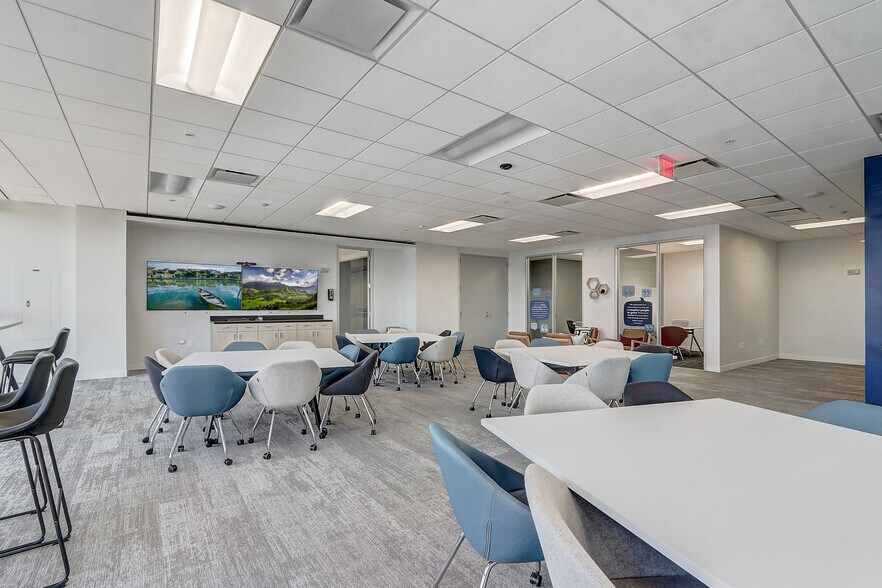 More Photos Of 111 N Magnolia Ave, Orlando Office For Lease