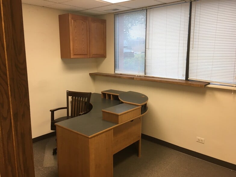 More Photos Of 85 Market St, Elgin Office For Sale