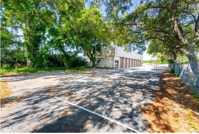 More Photos Of 12477 66th Street North, Largo Auto Repair For Lease