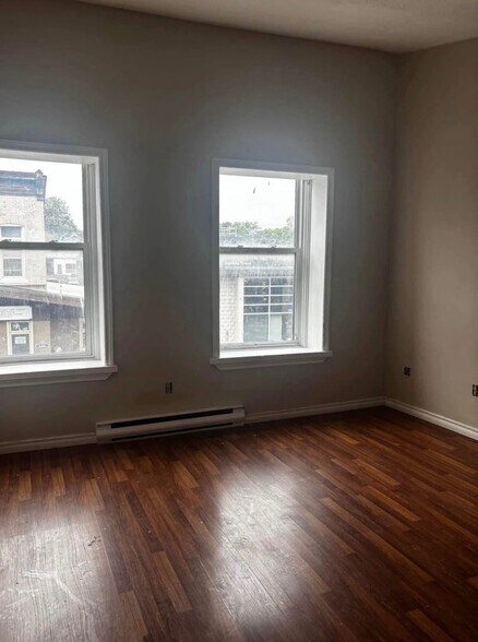 More Photos Of 101 King St W, Prescott Storefront Retail Residential For Lease