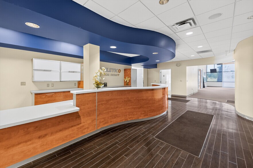 More Photos Of 10020 E Professional Center Dr, Hamburg Township Medical For Lease
