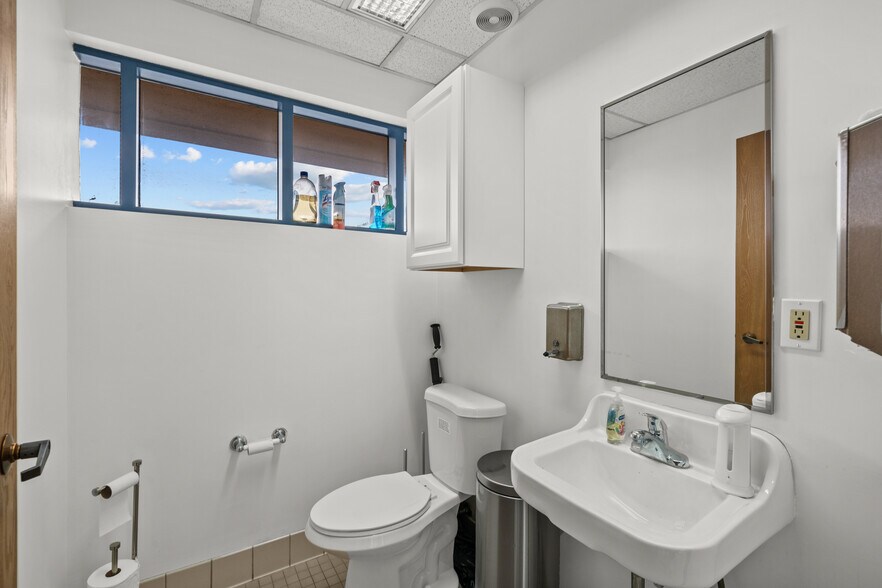 More Photos Of 44215 15th St W, Lancaster Medical For Lease