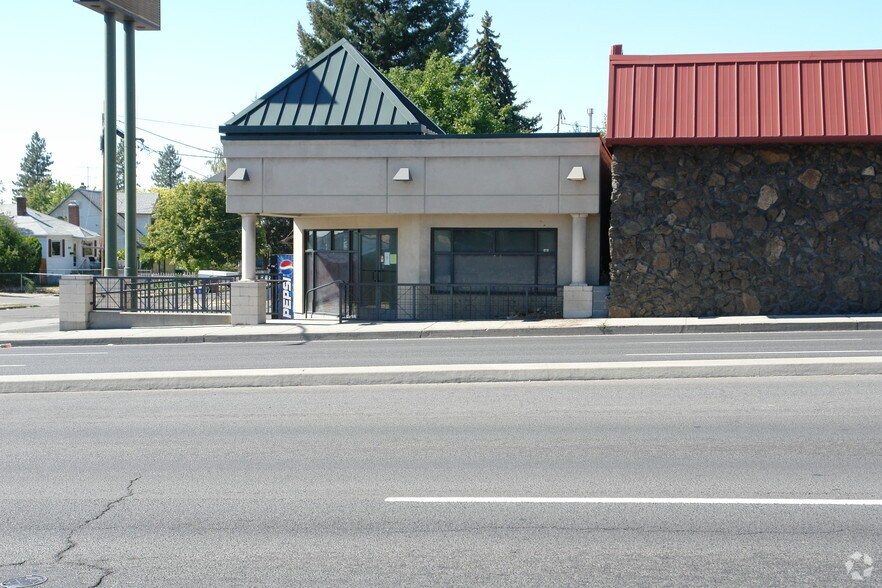 More Photos Of 3401 N Division St, Spokane Freestanding For Lease
