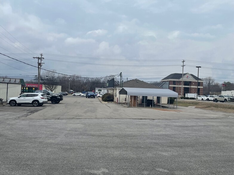 More Photos Of 2131 Wilma Rudolph Blvd, Clarksville Freestanding For Lease