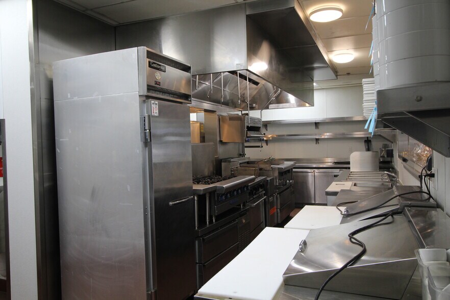 More Photos Of 8755-8757 Old Redwood Hwy, Windsor Hotel For Sale