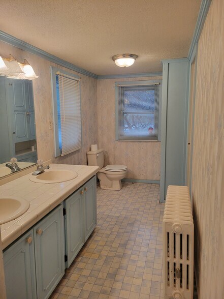 More Photos Of 1110 Hawkins Ave, Sanford Light Manufacturing For Sale