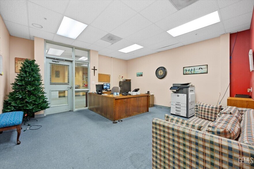 More Photos Of 425 S H St, Bakersfield Religious Facility For Sale