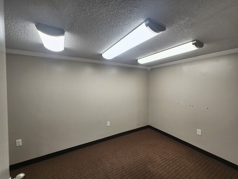 More Photos Of 707 Widewater Dr, Lafayette Warehouse For Lease