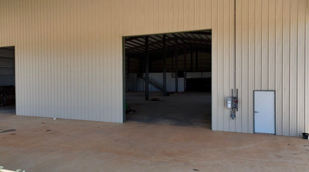 More Photos Of 7836 Old Campbellton Rd, Pleasanton Warehouse For Sale