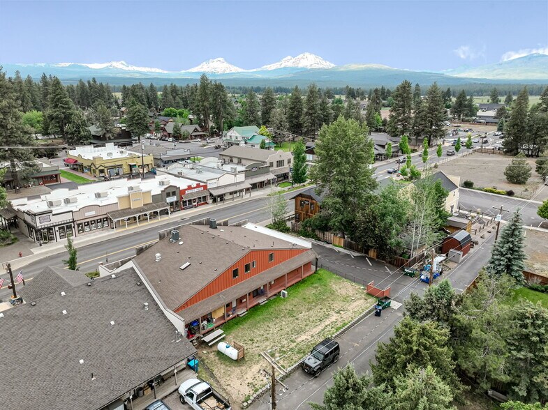 More Photos Of 220 W Cascade Ave, Sisters Storefront Retail Office For Lease