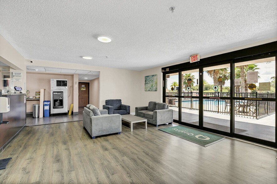 More Photos Of 1392 W North Blvd, Leesburg Hotel For Sale