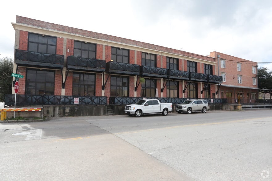 More Photos Of 1011 Wood St, Houston Loft Creative Space For Lease