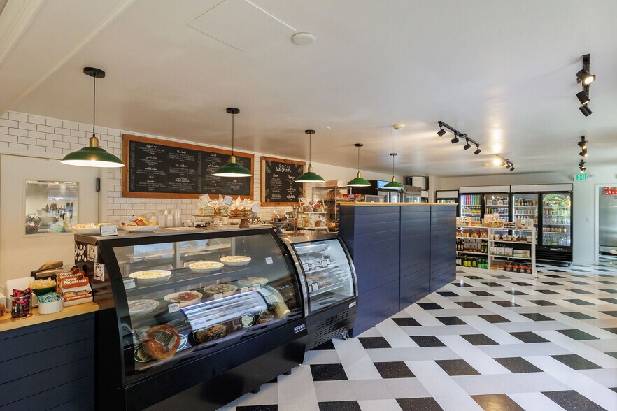 More Photos Of 139 S Main St, Sheffield Freestanding For Sale