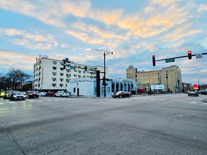 Primary Photo Of 2201 W Howard St, Chicago Restaurant For Lease