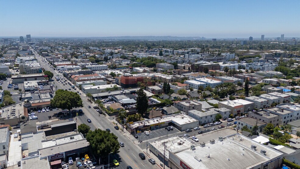 More Photos Of 861 N Western Ave, Los Angeles General Retail For Sale