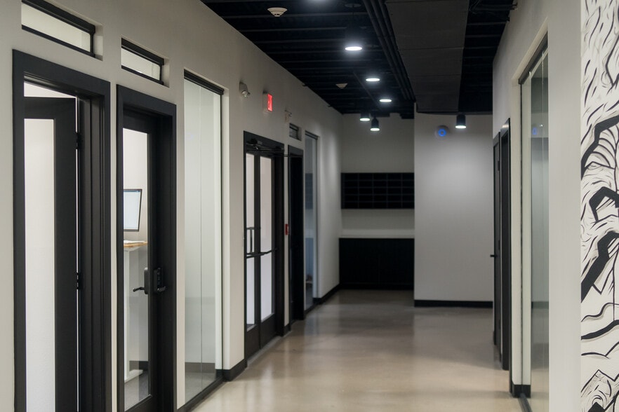 More Photos Of 7177 Hickman Rd, Urbandale Office For Sale