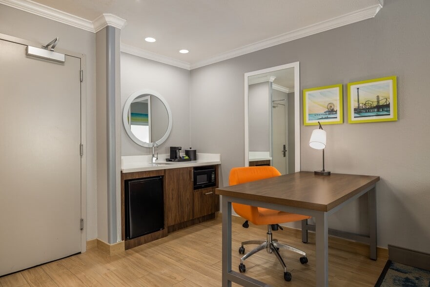 More Photos Of 6431 Central City Blvd, Galveston Hotel For Sale