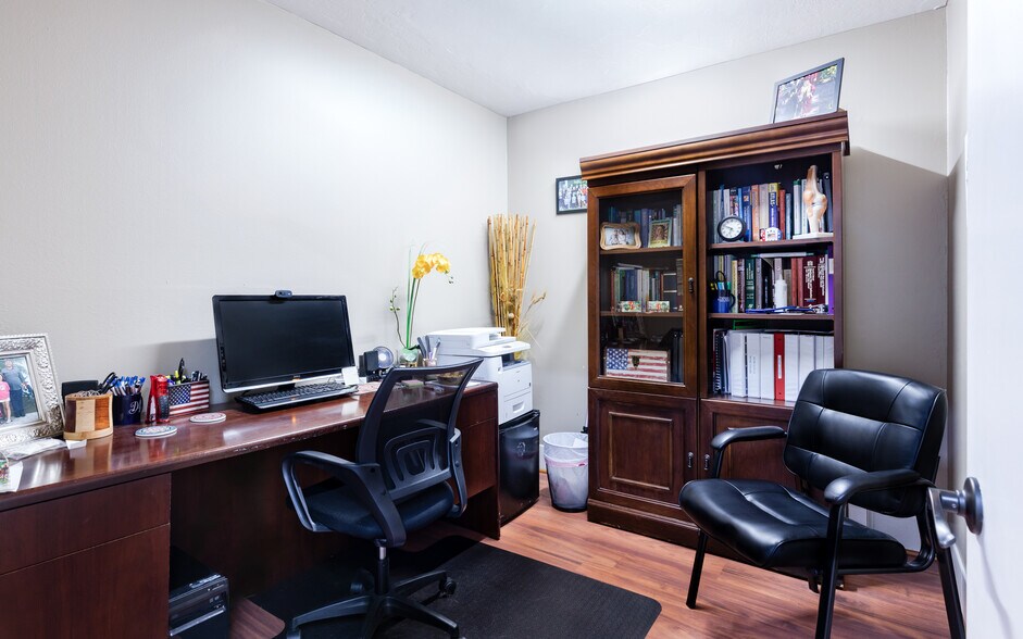 More Photos Of 12734 Kenwood Ln, Fort Myers Loft Creative Space For Lease