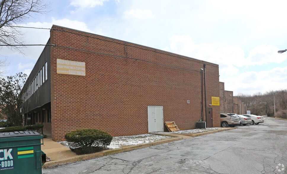 More Photos Of 1300 Industrial Blvd, Southampton Light Distribution For Sale