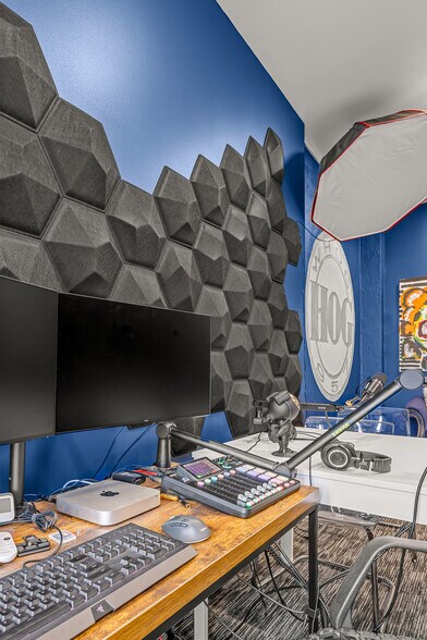 More Photos Of 132 W International Speedway Blvd, Daytona Beach Office For Lease