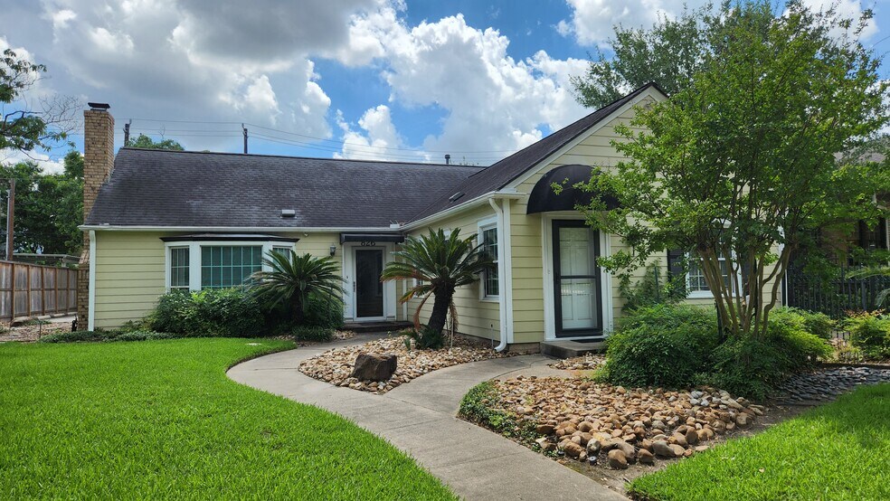 More Photos Of 826 Heights Blvd, Houston Office Residential For Sale