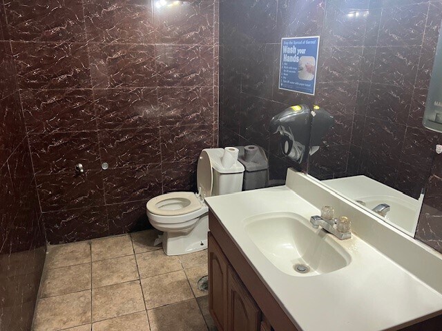 More Photos Of 1975 W Broadway Blvd, Sedalia Restaurant For Sale