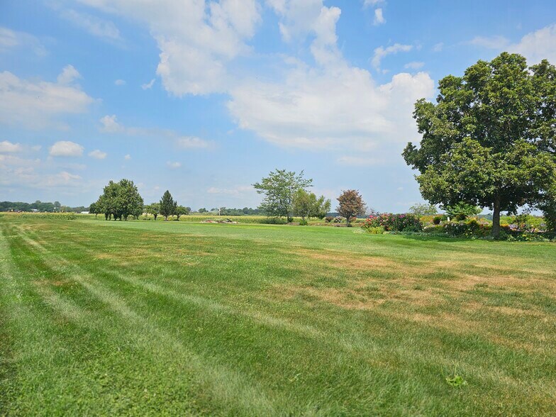 More Photos Of 73 Little York Rd, Warwick Garden Center For Sale