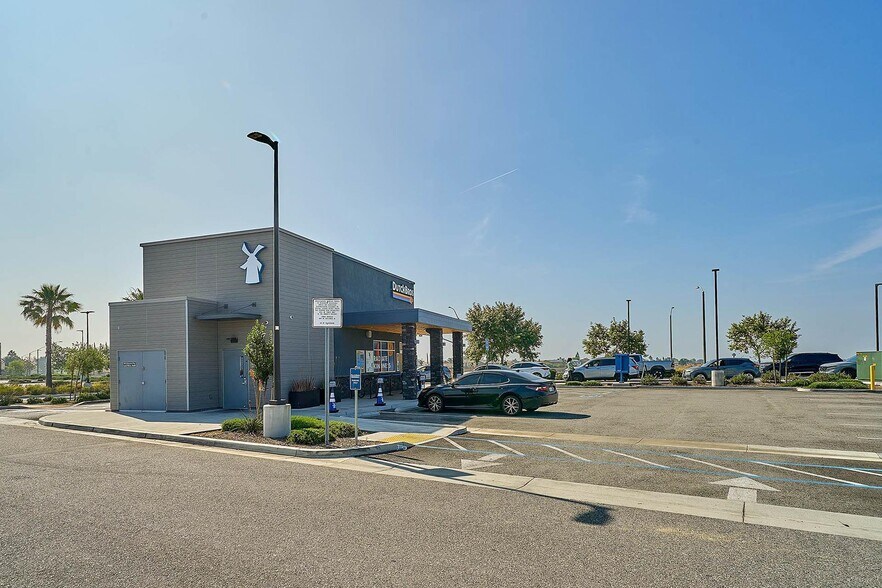 More Photos Of 1020 Renaissance Pky, Rialto Freestanding For Sale